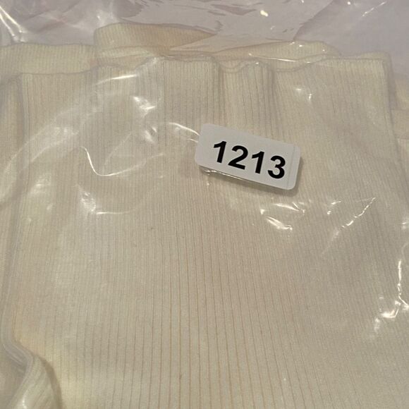1213 Dolce Medium Turtleneck Cream Long Sleeves New - Picture 5 of 5